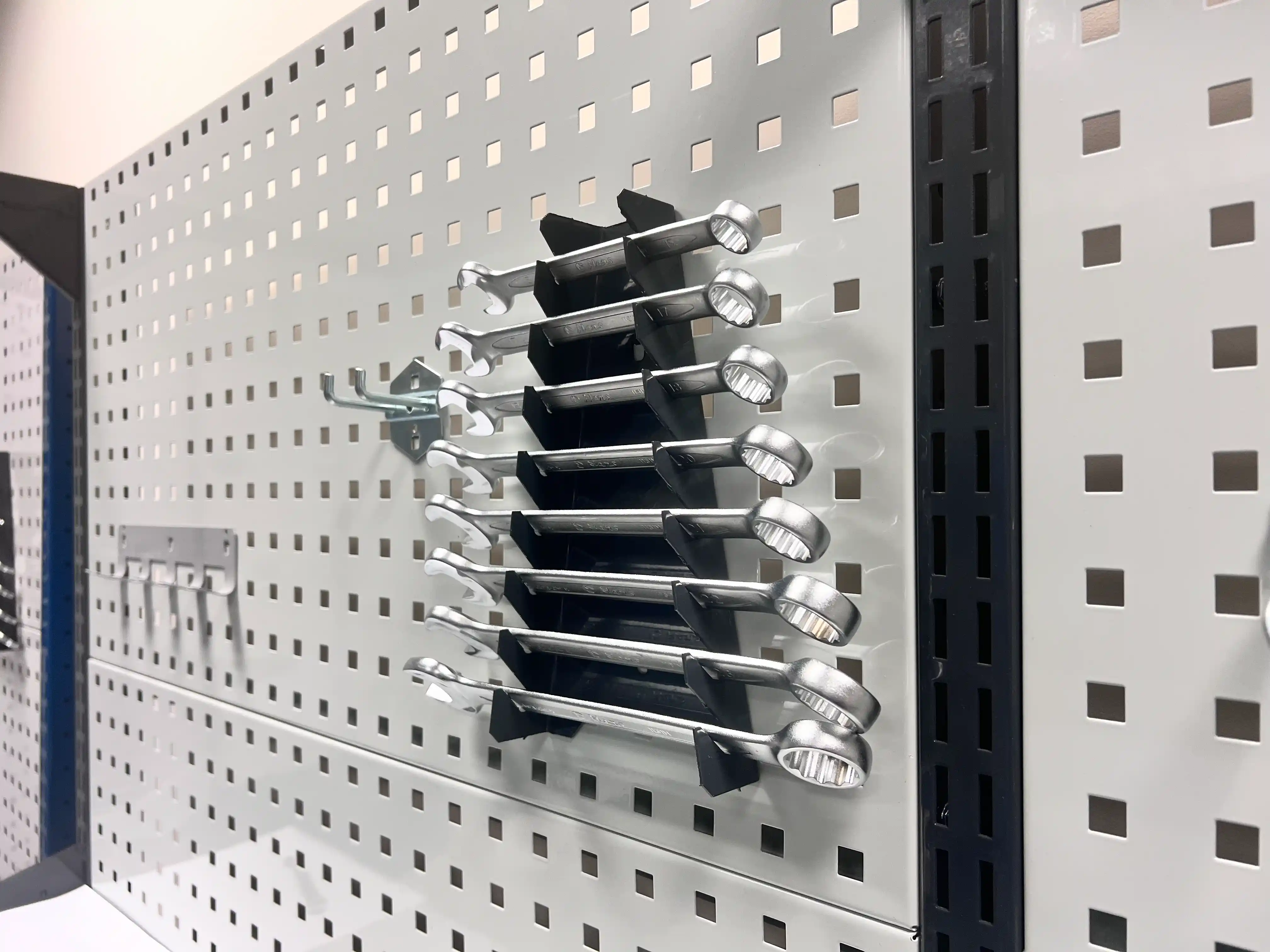 CTR 1402.S3L3.4-2F Верстак слесарный 2165x1393x743 мм