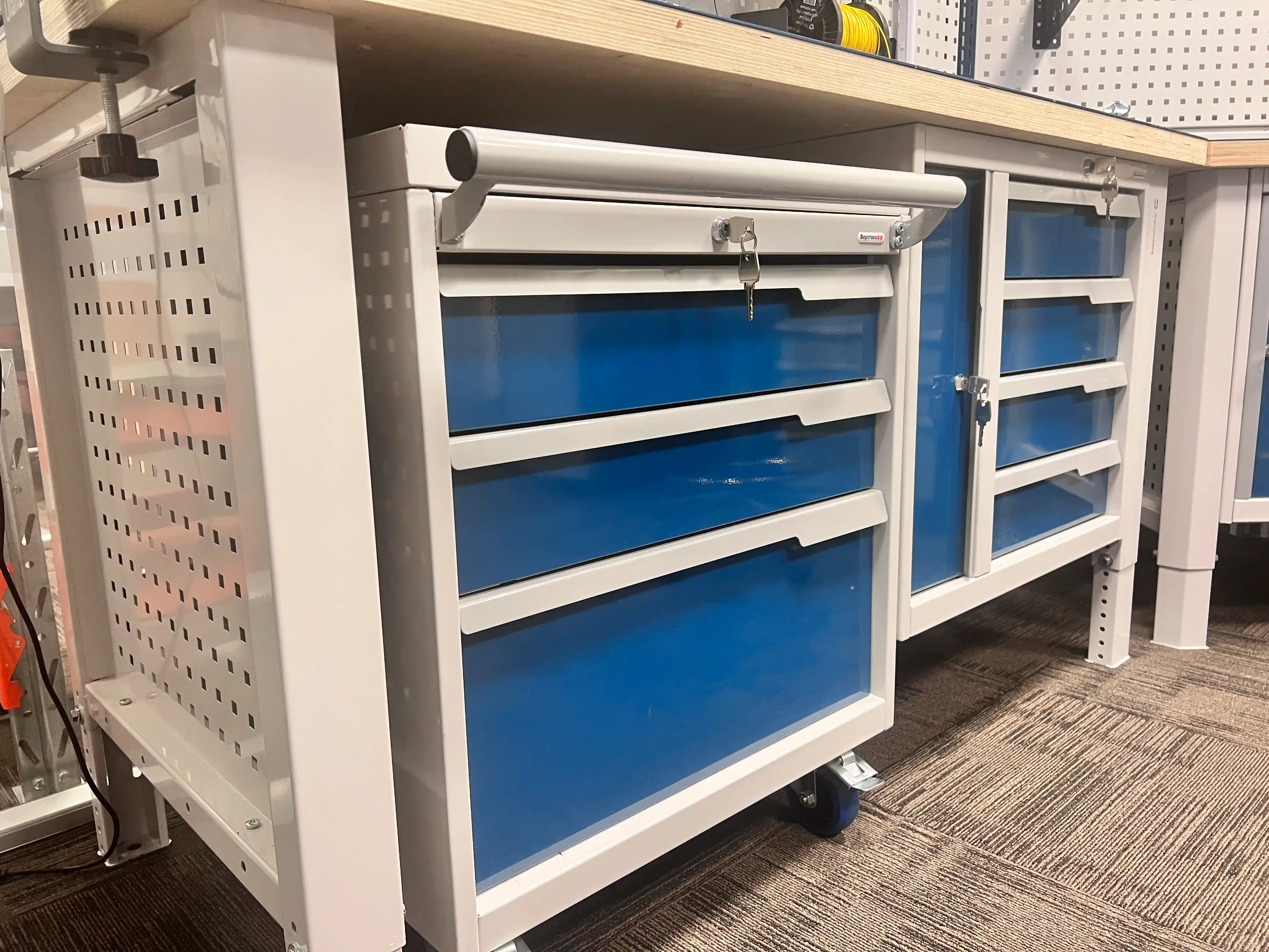 CTR 1402.S3L3.4-2F Верстак слесарный 2165x1393x743 мм