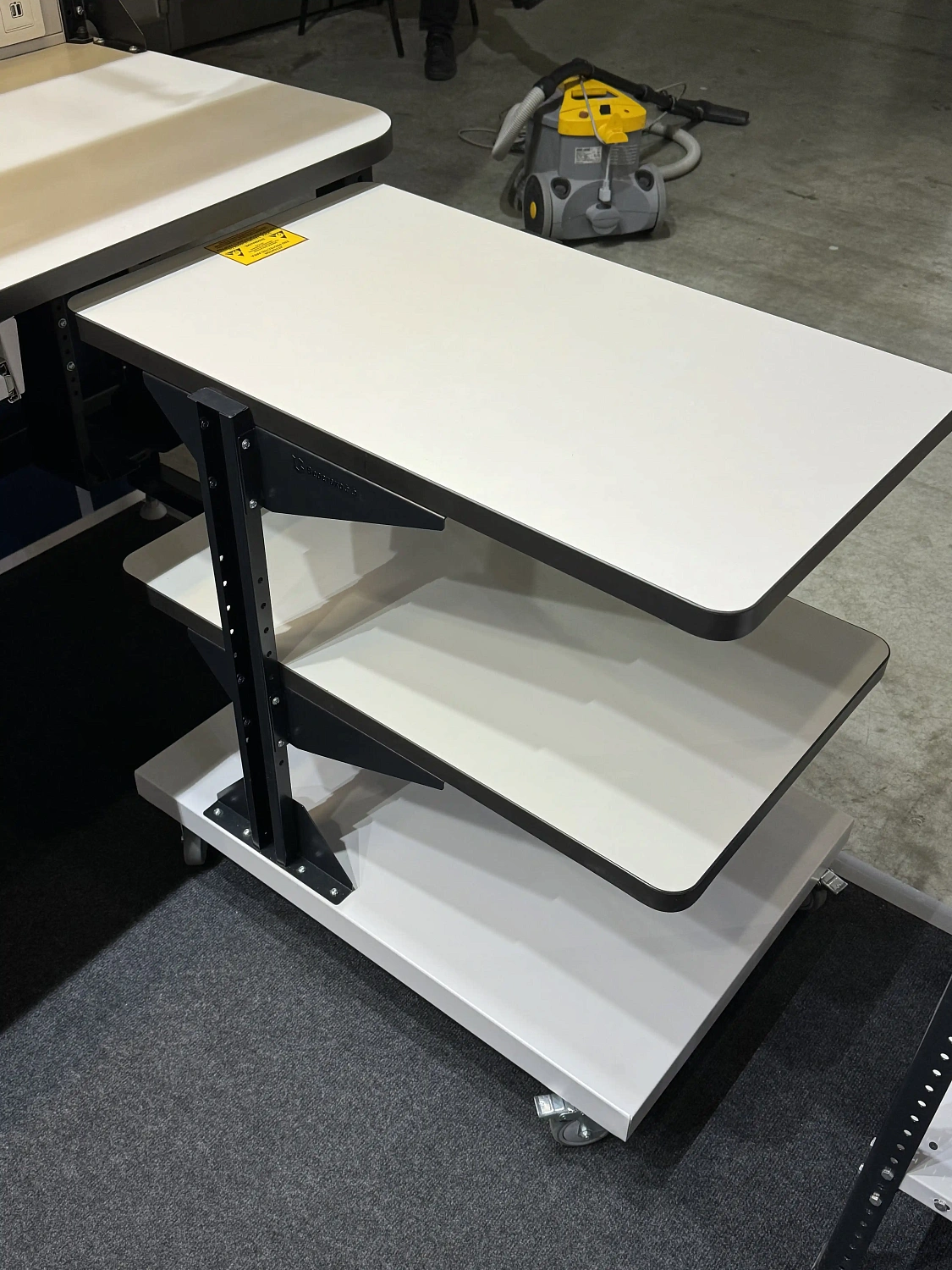 SPC A Подкатной антистатический стол 850x550x800 мм